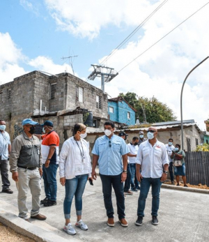 Director de la CAASD verifica avances de trabajos de saneamiento de cañada en Gualey y de aguas residuales en Invivienda Santo Domingo Este